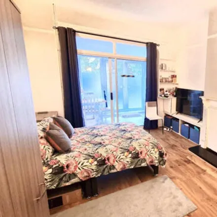 Rent this 1 bed house on Whitehall Gardens in London, W3 9RE