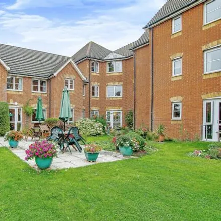 Buy this 1 bed apartment on Hillcroft Court in Chaldon Road, Caterham on the Hill