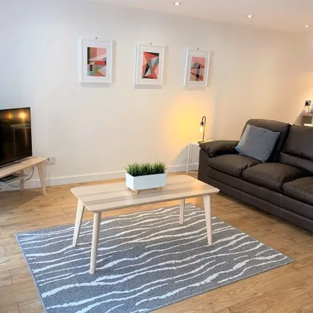 Rent this 3 bed apartment on 24 High Street in Glasgow, G1 1QF