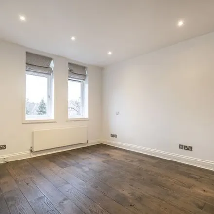 Rent this 4 bed apartment on The Polygon in 89 Avenue Road, London