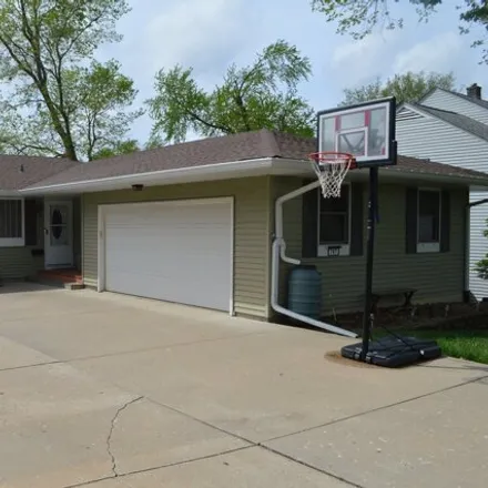 Buy this 3 bed house on 779 Adams Street in Ottawa, IL 61350