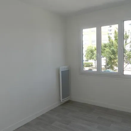 Rent this 2 bed apartment on 74bis Rue Dalayrac in 94120 Fontenay-sous-Bois, France