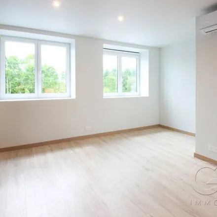Rent this 3 bed apartment on Rue de la Montagne - Bergstraat 154 in 7712 Mouscron, Belgium