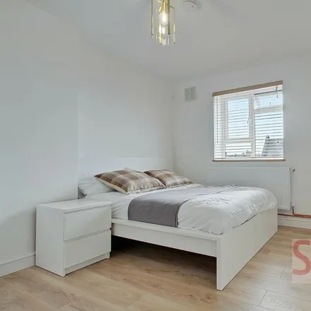Image 6 - Lewis Lettings, Cricklewood Broadway, London, NW2 3JX, United Kingdom - Apartment for rent