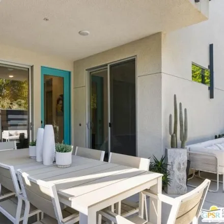 Image 3 - Indian Cyn at Via Escuela, North Indian Canyon Drive, Palm Springs, CA 92262, USA - Condo for sale