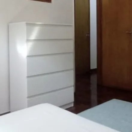 Rent this 1 bed room on Praceta dos Inglesinhos in 2760-073 Oeiras, Portugal
