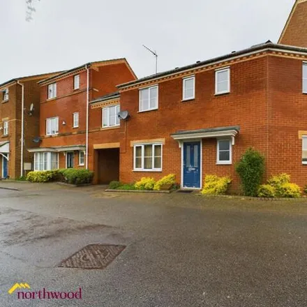 Buy this 3 bed townhouse on Padbury Drive in Banbury, OX16 4QT