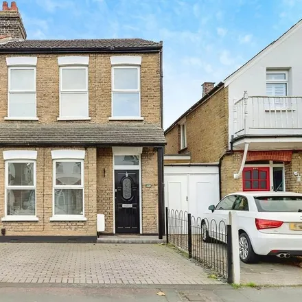 Rent this 3 bed house on North Avenue in Southend-on-Sea, SS2 4DS