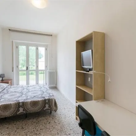Rent this 3 bed room on Via Achille Feraboli in 35, 20142 Milan MI