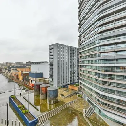 Image 8 - Carrara Tower, City Road, London, EC1V 1AD, United Kingdom - Apartment for sale