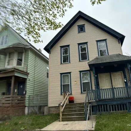 Buy this studio house on 3005 in 3007 West Saint Paul Avenue, Milwaukee