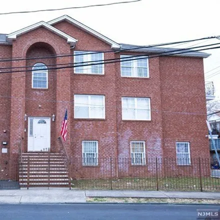 Image 1 - 5 Schuyler Avenue, Newark, NJ 07112, USA - House for rent
