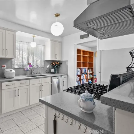 Image 7 - 19218 Malden Street, Los Angeles, CA 91324, USA - House for sale