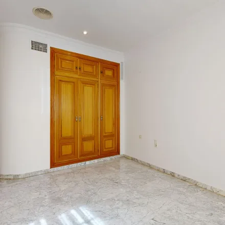 Rent this 4 bed apartment on Mercat de la Reina in Plaça de la Reina, 46003 Valencia
