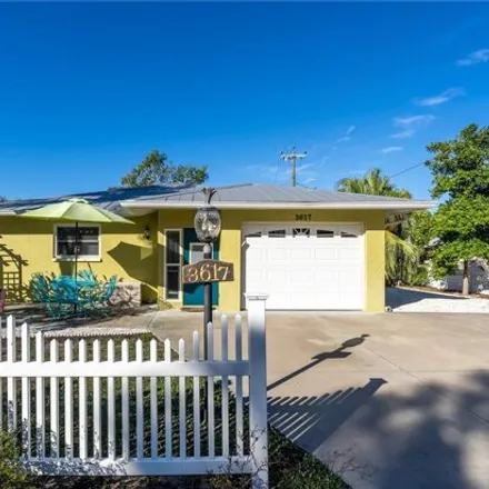 Rent this 3 bed house on 886 Myrtle Street in Sarasota, FL 34234