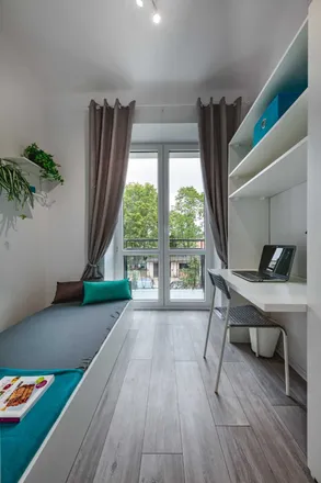 Rent this 5 bed room on Chełmska 24 in 00-725 Warsaw, Poland
