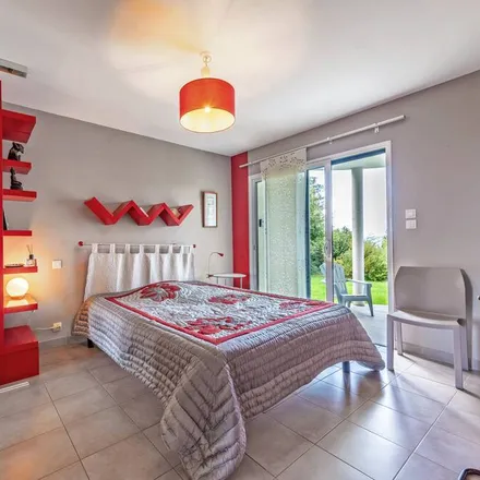 Rent this 3 bed house on Plougastel-Daoulas in Rue Jean Fournier, 29470 Plougastel-Daoulas