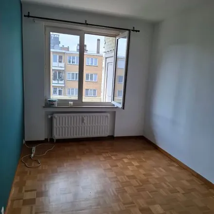 Rent this 2 bed apartment on Avenue Adolphe Lacomblé - Adolphe Lacomblélaan 14 in 1030 Schaerbeek - Schaarbeek, Belgium
