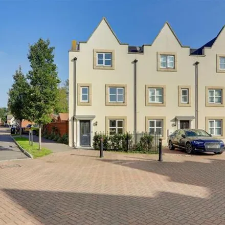 Buy this 3 bed townhouse on Skylark Rise in Goring-by-Sea, BN12 6FG
