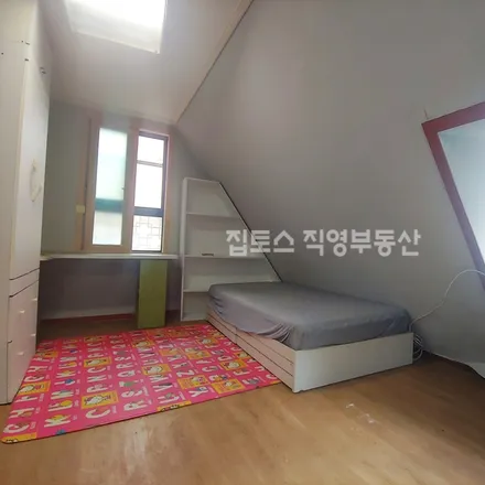 Rent this studio apartment on 서울특별시 관악구 신림동 108-16