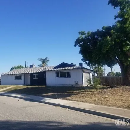 Buy this 3 bed house on 2113 Sunset Street in City of Wasco, CA 93280