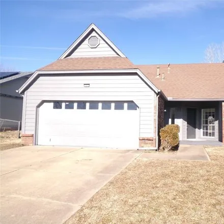 Buy this 3 bed house on 7513 East 89th Place in Tulsa, OK 74133