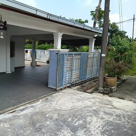 Rent this 3 bed apartment on unnamed road in Taman Paya Jaras Permai, 40160 Shah Alam