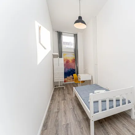 Rent this 6 bed room on Wisbyer Straße 71 in 10439 Berlin, Germany