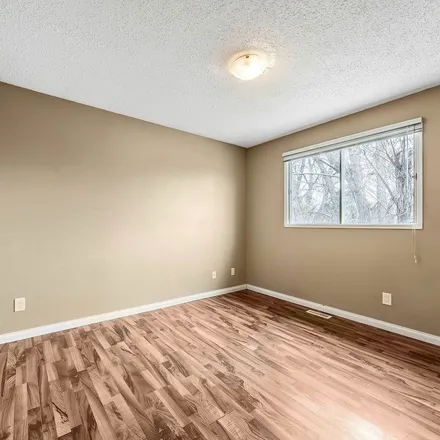 Image 3 - 70 Street NW, Calgary, AB T3B 2J9, Canada - Apartment for rent