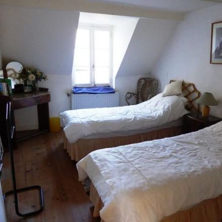 Rent this 3 bed house on Hôtel de Ville in Place Littré, 50300 Avranches