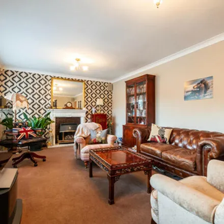 Image 3 - Forest Drive, Lytham St Annes, FY8 4QG, United Kingdom - House for sale