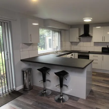 Rent this 4 bed duplex on 5 Martinmass Close in Nottingham, NG7 2LN