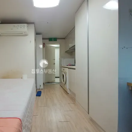 Rent this studio apartment on 서울특별시 서초구 양재동 203-13