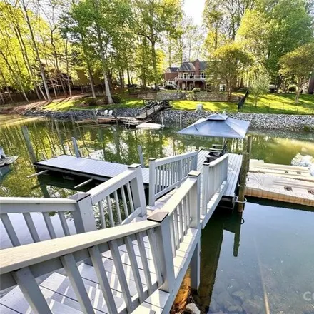 Image 7 - 154 Queens Cove Road, Mooresville, NC 28117, USA - House for sale