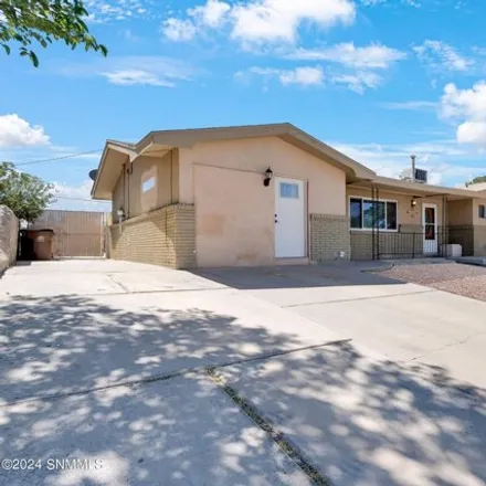 Buy this 3 bed house on 2624 Crestview Drive in Las Cruces, NM 88011