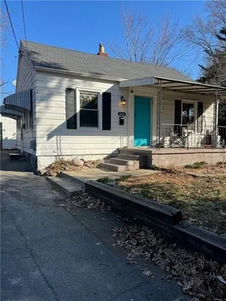 Buy this 2 bed house on 2587 Adams Avenue in Des Moines, IA 50310