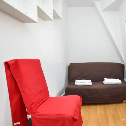 Image 7 - 4 Boulevard de Clichy, 75018 Paris, France - Apartment for rent