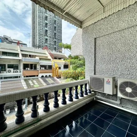 Image 7 - Silom Terrace, 57, Soi Sala Daeng 2, Sala Daeng, Bang Rak District, 10500, Thailand - Townhouse for rent