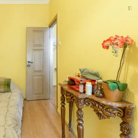 Rent this 2 bed apartment on Rua do Pinheiro 45 in 4050-034 Porto, Portugal