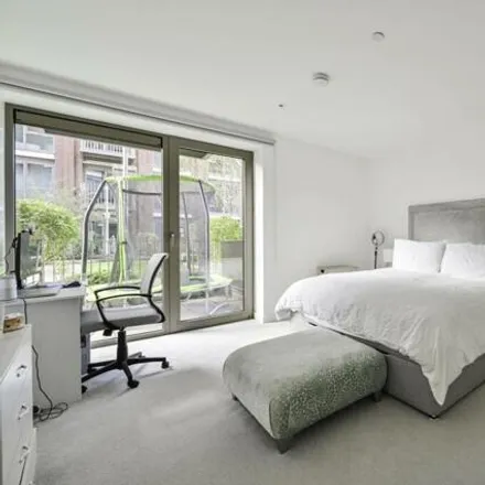 Image 7 - Pendant Court, Royal Crest Avenue, London, E16 2BA, United Kingdom - Apartment for sale