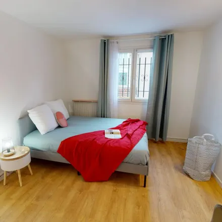 Rent this 5 bed room on 33 Rue Gustave Caillebotte in 92600 Asnières-sur-Seine, France