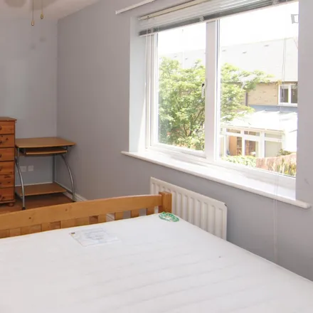 Rent this 5 bed room on 2 Torres Square in Millwall, London