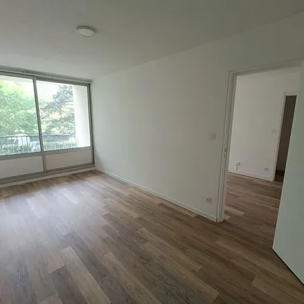 Rent this 2 bed apartment on 86 Boulevard Eugène Chaumin in 49007 Angers, France
