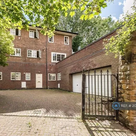Rent this 1studio house on Jamia Al-Hudaa Residential College in Berkeley Avenue, Nottingham
