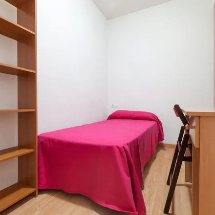 Rent this 3 bed apartment on Alimentación Pandora in Camino de Ronda, 50