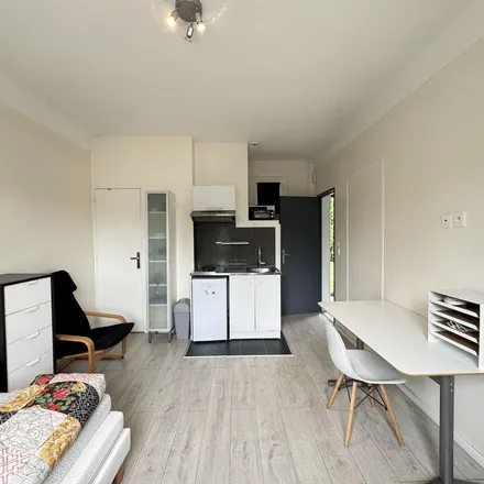 Rent this 1 bed apartment on 3 Domaine de Vaularon in 91440 Bures-sur-Yvette, France