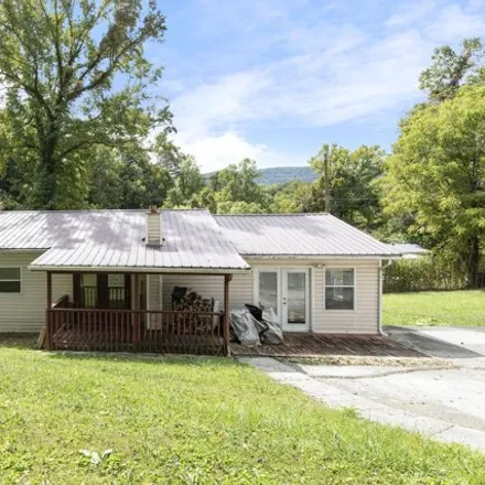 Buy this studio apartment on 107 Lawson Lane in Caryville, Campbell County