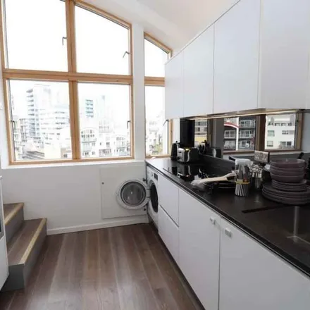 Rent this 4 bed apartment on Drake House in 14 Bridgefoot, London
