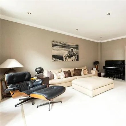 Image 4 - Hail & Ride Querrin Street, Byam Street, London, SW6 2RB, United Kingdom - Townhouse for sale