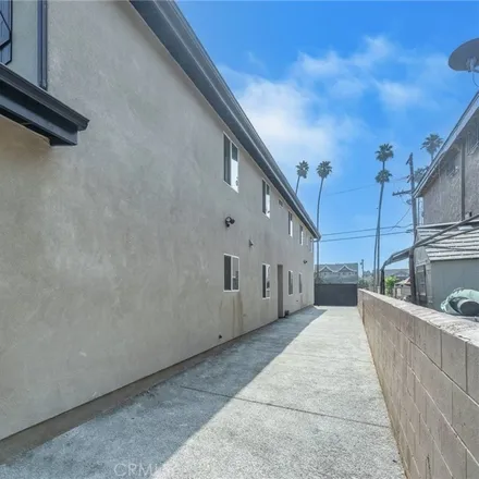 Image 3 - 640 East 42nd Place, Los Angeles, CA 90011, USA - Duplex for sale